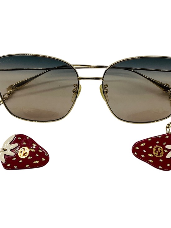 GUCCI GOLD / GREY GRADIENT LENS OVERSIZED SQUARE METAL SUNGLASSES WITH STRAWBERR